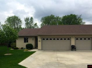 2049 Pratt Cir, Saint Peter, MN 56082