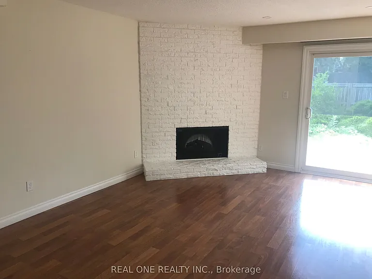 1580 Lancaster Dr #28 — Photo 8