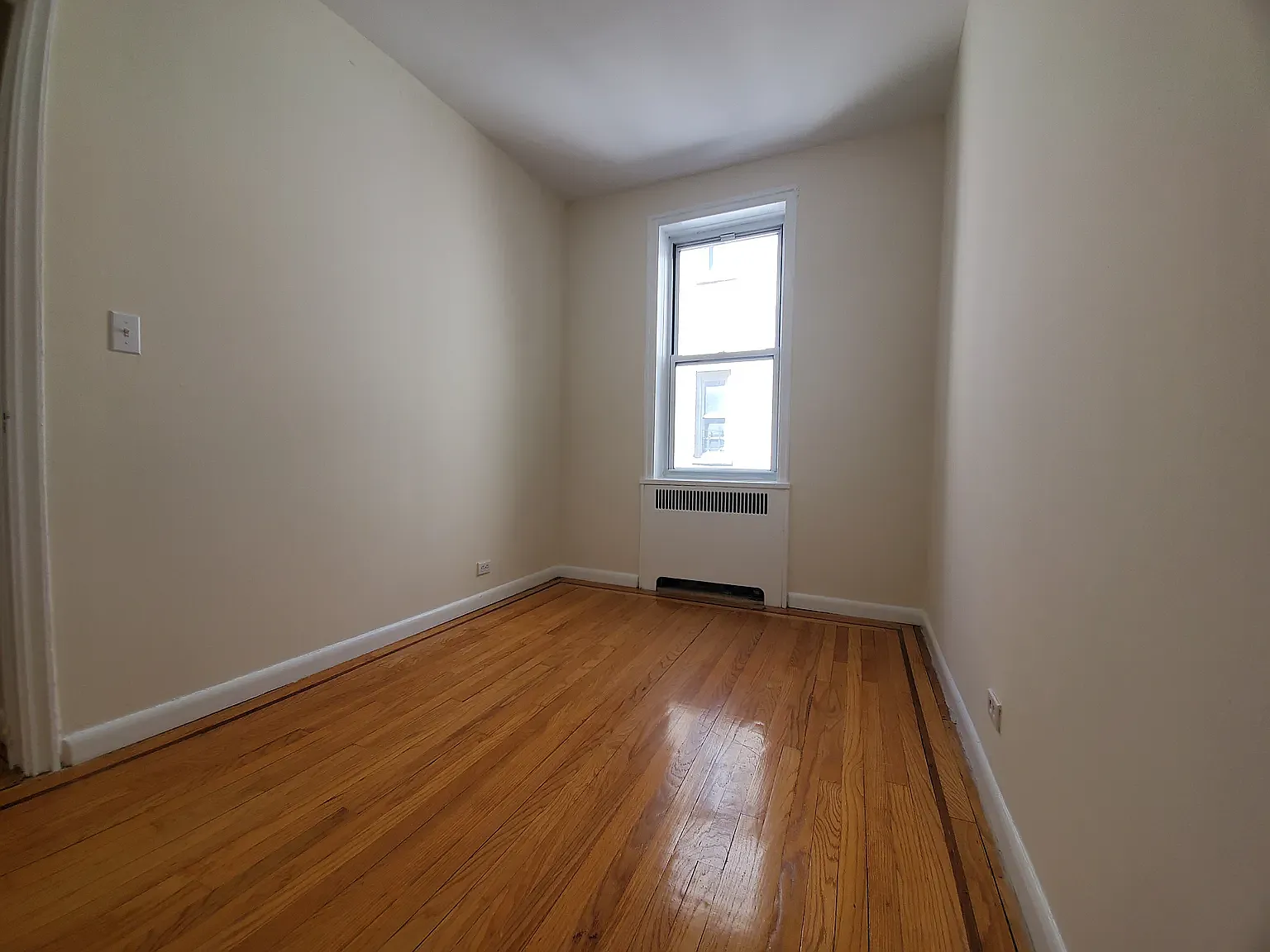 182 Bennett Avenue — Photo 3