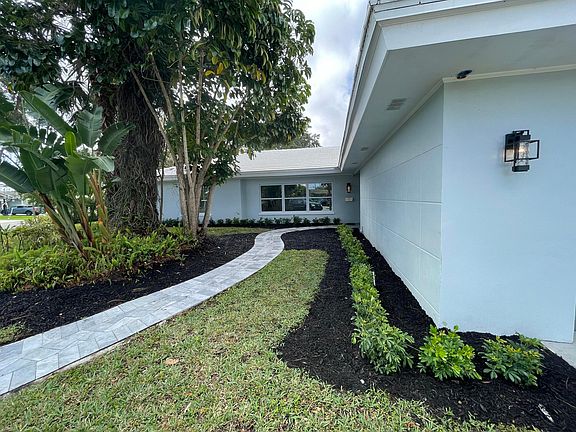 5th image of 299 NW 10th Court