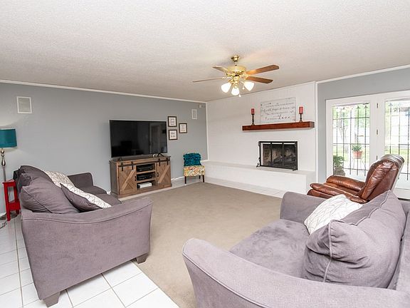 2nd image of 3213 Sierra Dr