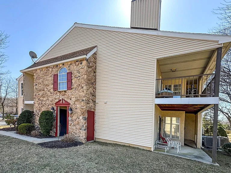 109 Valley Greene Cir — Photo 1