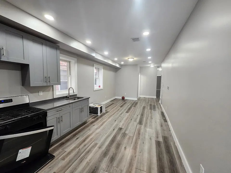 186 Hawthorne Ave #27E