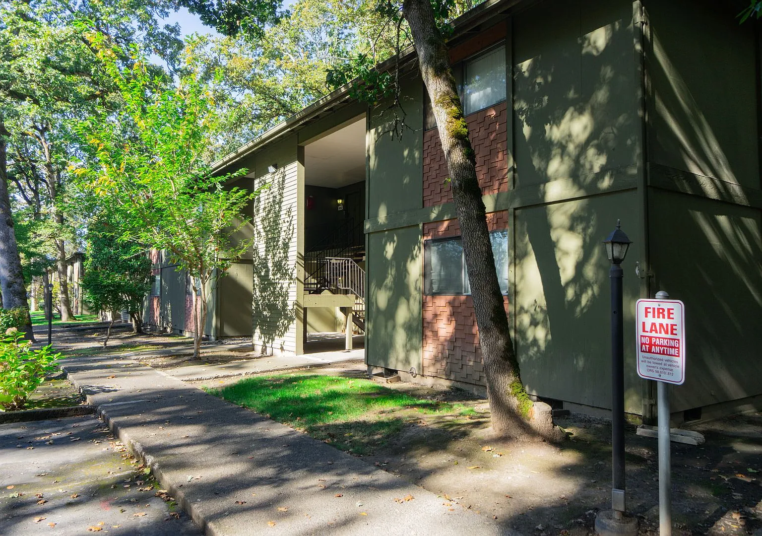 Oakview Terrace Apartments — Photo 1