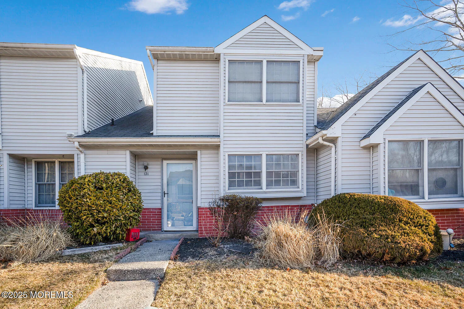 3 bed, 1.5 bath, 1160 sqft, $2,300 — Photo 2