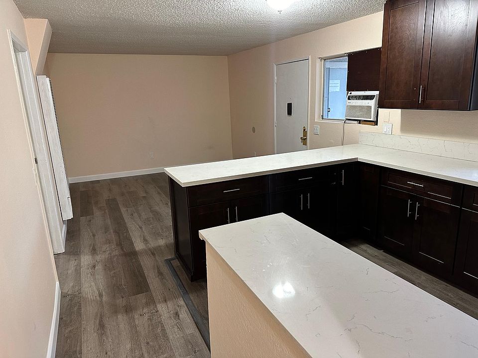 1st image of 402 N Hill Ave APT 2