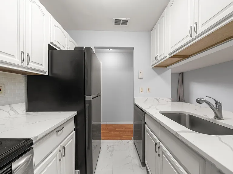 Modern kitchen w/ quartz countertops and stainless steel appliances