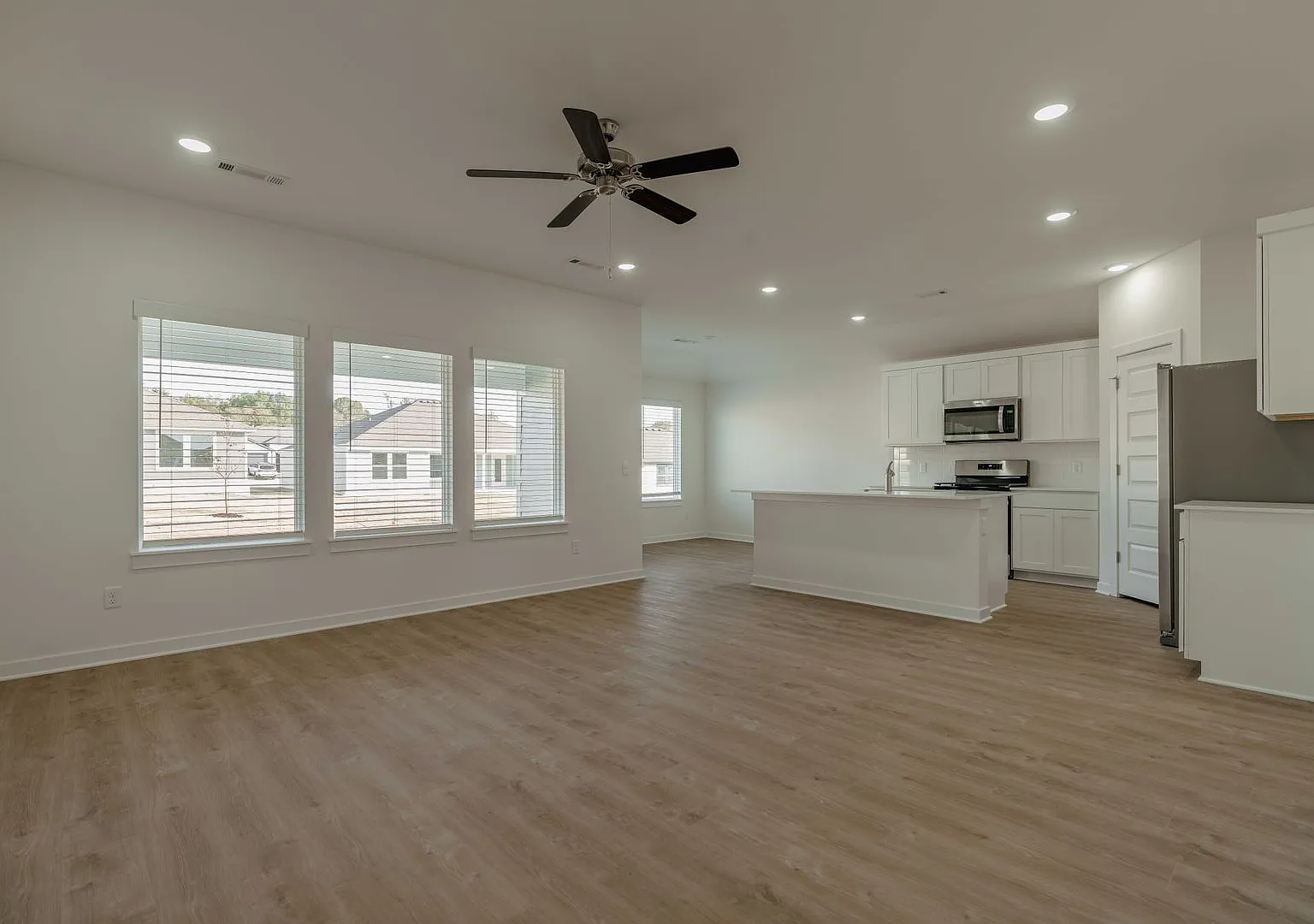 Like New 3-Bedroom 2 Bath Home In Fayetteville W/D Included! — Photo 2