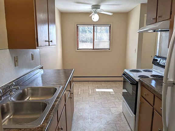 2nd image of 415 74th Ave NE APT 1
