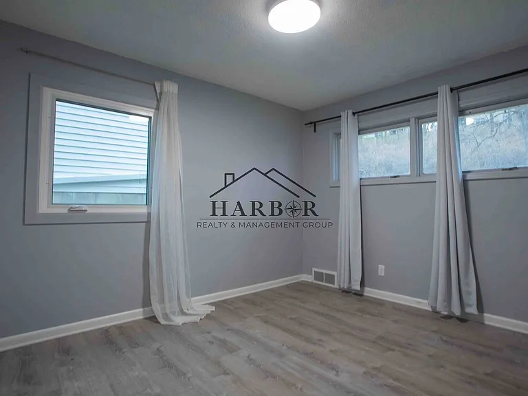 303 21st Ave SW — Photo 6