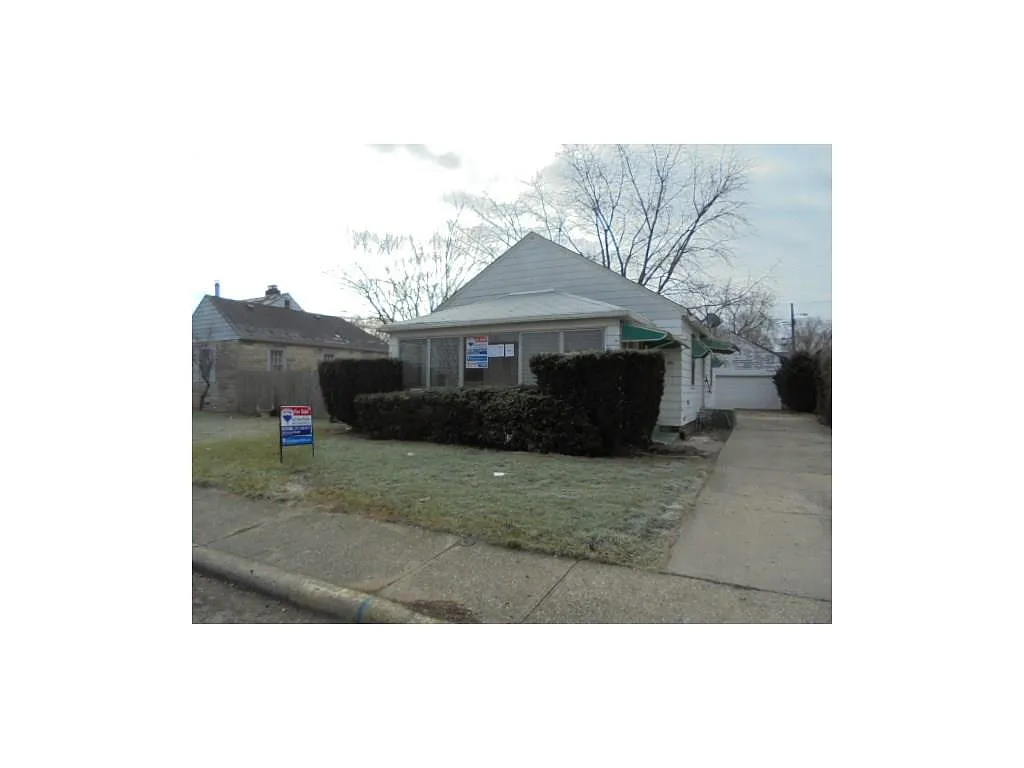 241 Mason St photo 1