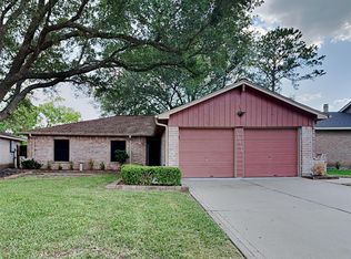 16418 Forest Bend Ave, Friendswood, TX 77546