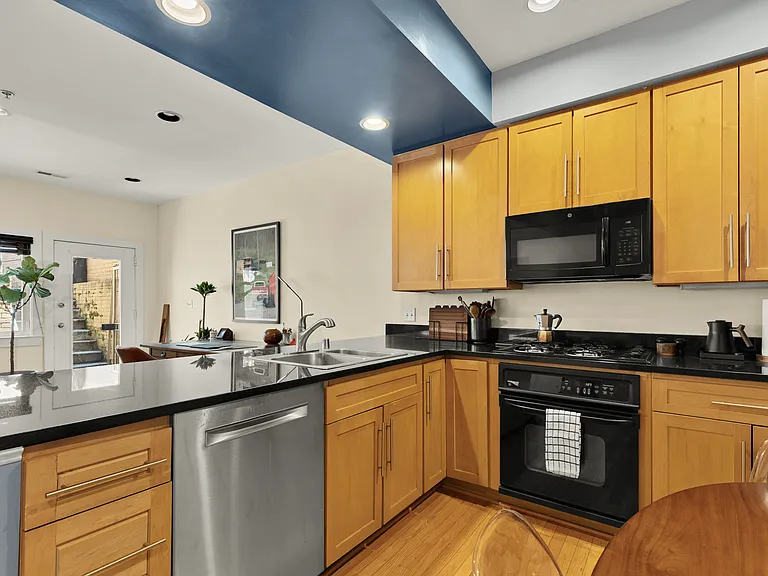 2363 Champlain St NW #3 — Photo 12