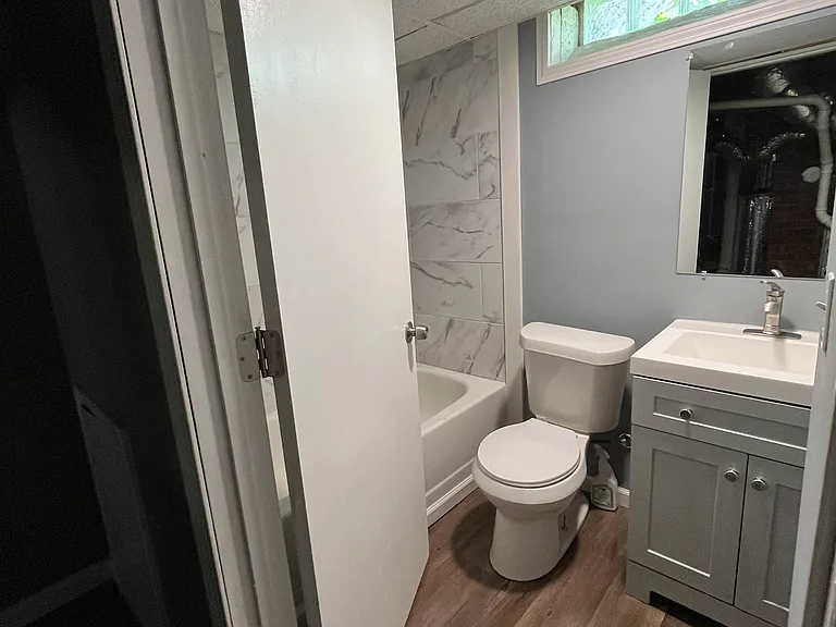 Lower level full bathroom.