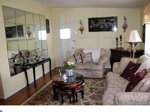5th image of 9894 Wistaria St