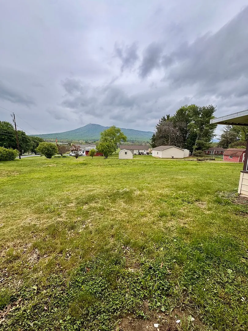 Single Family Home for Rent — Photo 4