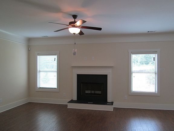 Livingroom with Fireplace