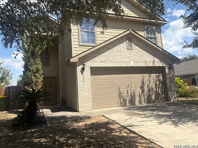 4 bed, 2.5 bath, 2438 sqft, $2,200 — Photo 2