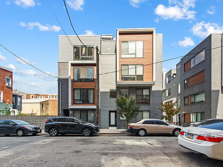 1649 E Eyre St #7 — Photo 2