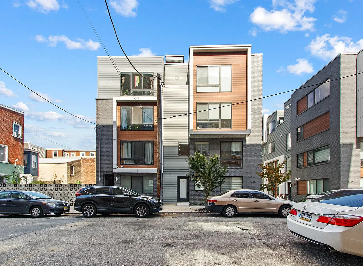 Building Photo - 1649 E Eyre St #7