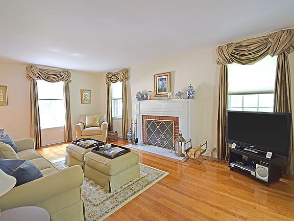 4th image of 24 Wildwood Ln