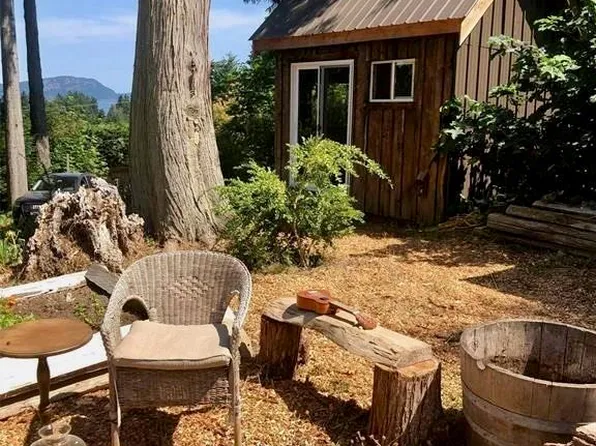 174 Victoria St, Saltspring Island, BC V8K 1P3