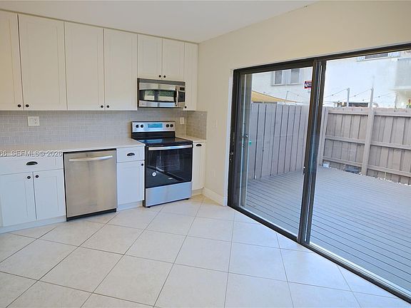 5th image of 10196 SW 77th Ct #10196