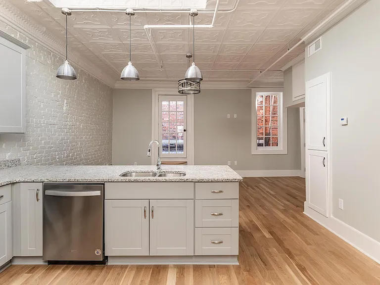 140 N Jackson St #2 — Photo 8