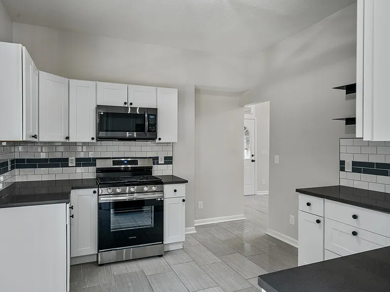 2754 Holmes St — Photo 18