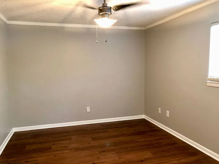 2704 Hanover Cir S — Photo 9