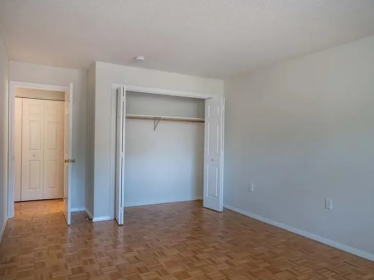 887 Farmington Ave #1E — Photo 14