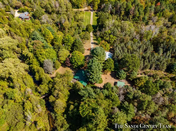 9289 N 112th Ave, Hart, MI 49420