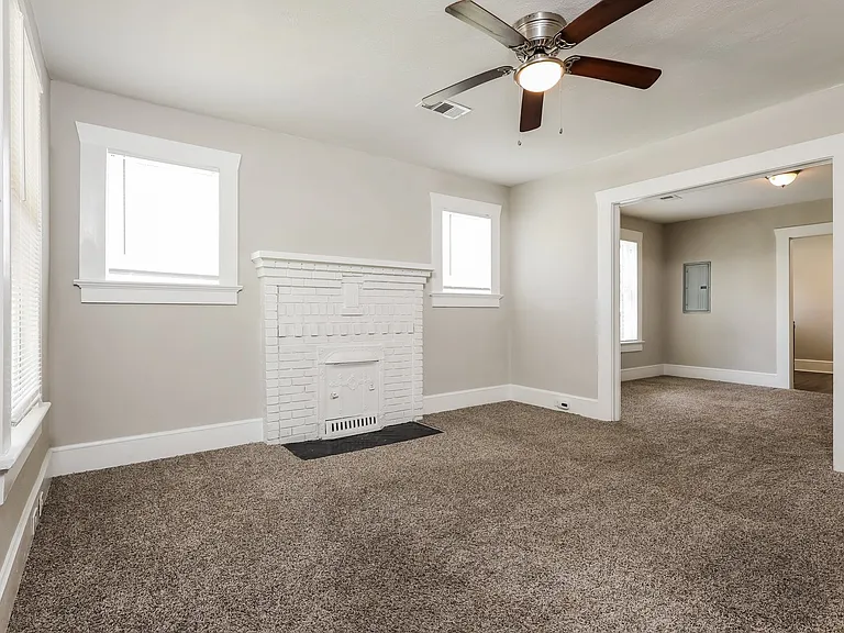 571142_019_living_room_12906658.jpg