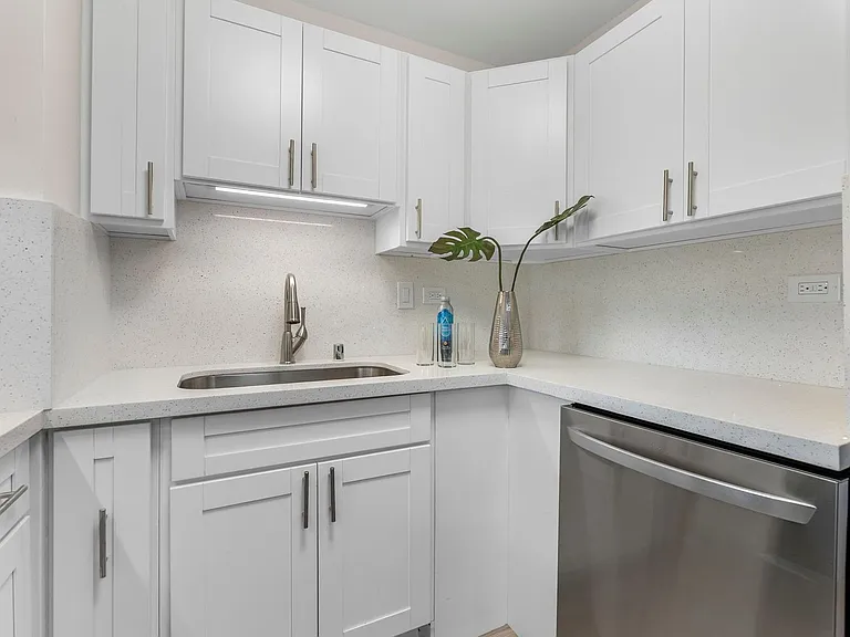 731 Amana St #703 — Photo 13