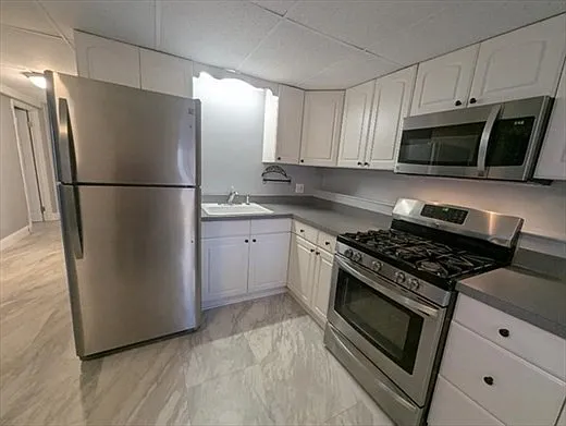 1 bed, 1.0 bath, 685 sqft, $2,000 — Photo 2