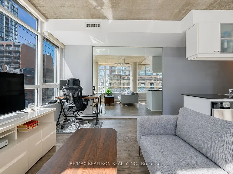 218 King St E #320 — Photo 9