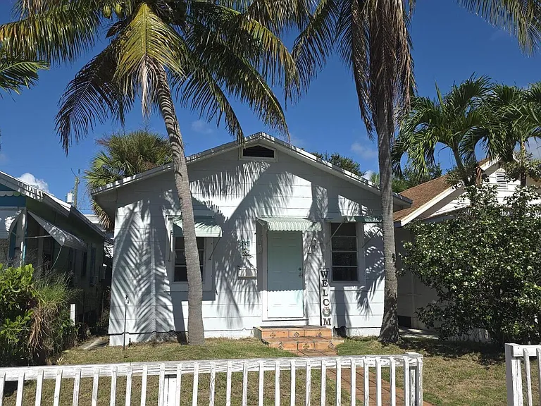 329 S M St — Photo 1