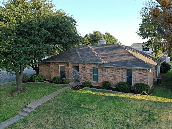 3rd image of 1701 Mayflower Dr