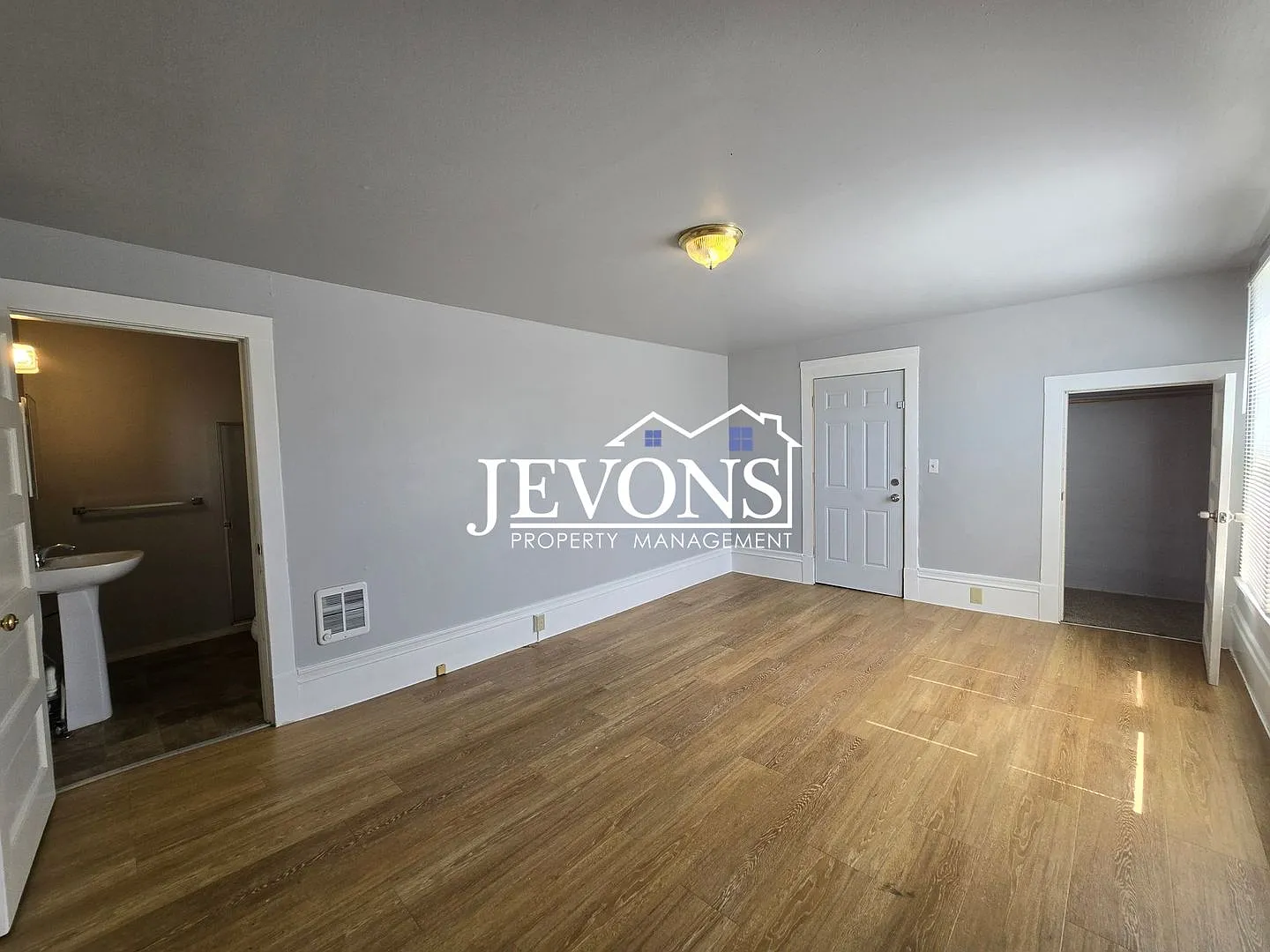 215 N Chestnut St Toppenish, WA 98948 — Photo 4
