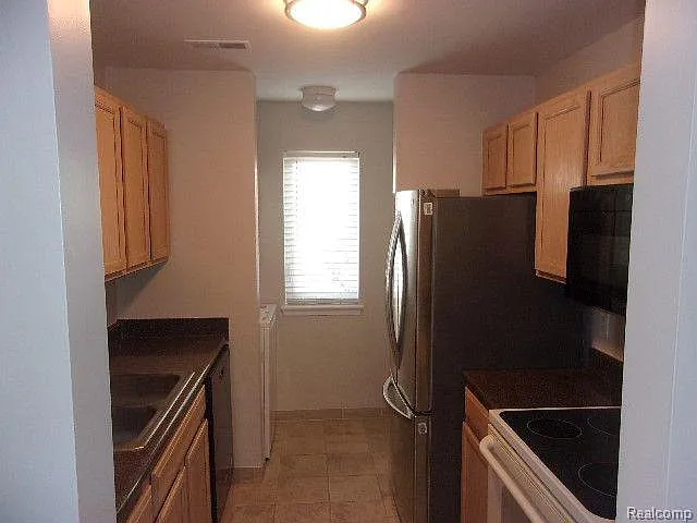 866 Amanda Ln — Photo 5