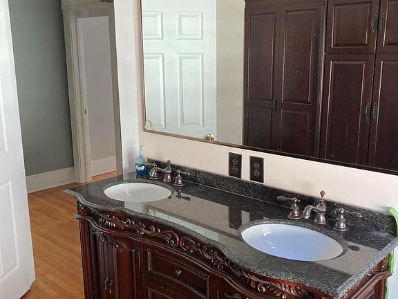 3rd image of 398 Crossett St #1