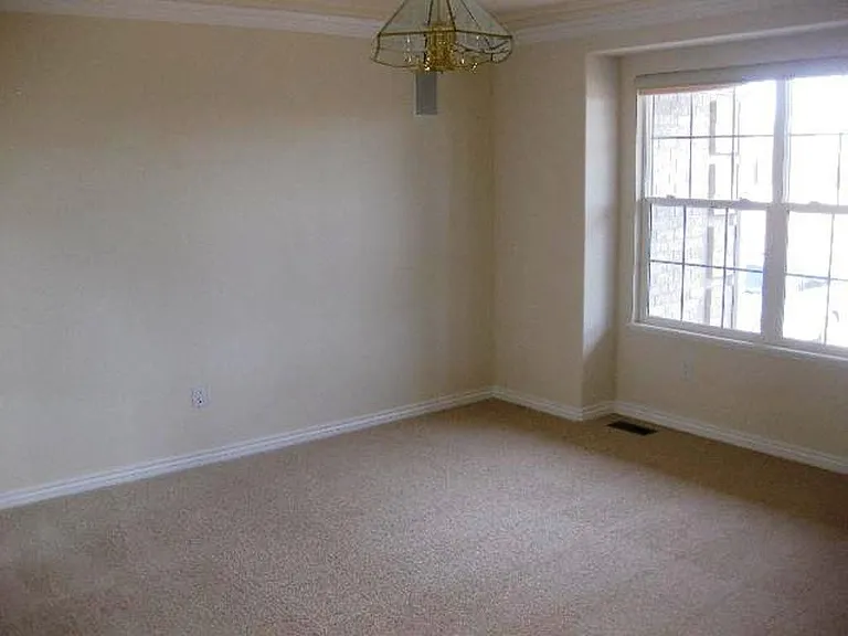 2075 Rockhurst Blvd — Photo 5