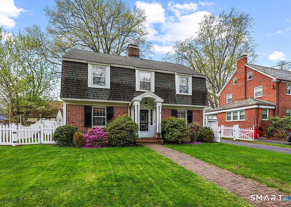 1st image of 17 Brookline Drive