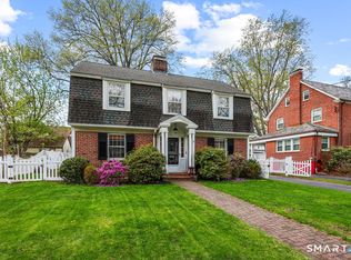 17 Brookline Dr, West Hartford, CT 06107