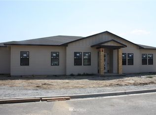 716 S Perry St, East Wenatchee, WA 98802