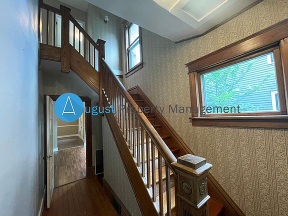 3rd image of 432 Woodward Ave