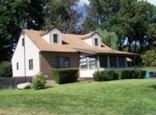 1924 Susan Ln, Upper Chichester, PA 19061