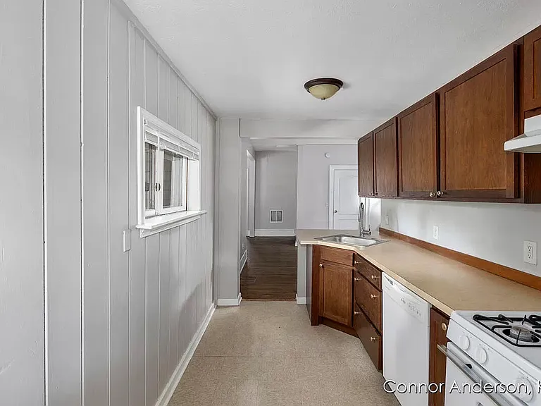 469 Crescent St NE — Photo 6