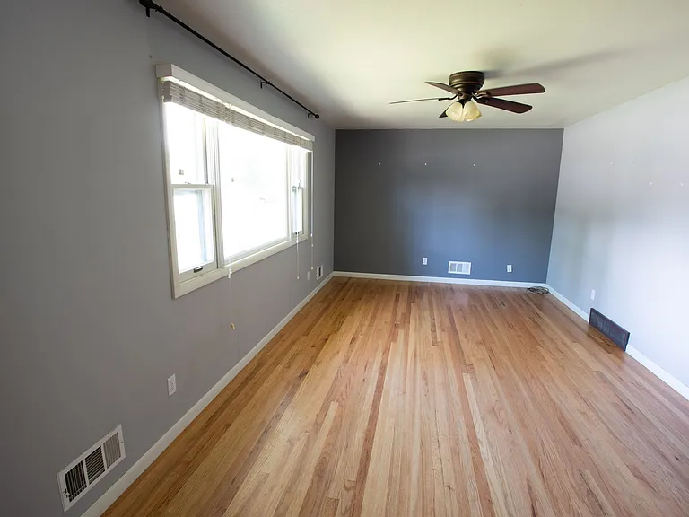 1060 Briarwood Rd — Photo 3