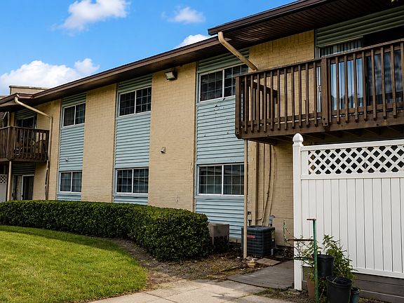 2nd image of 1695 Lee Rd APT B211